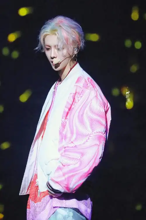 鹿晗染过什么颜色的头发_发型图片