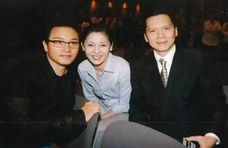 作家陈岚直播中称赞霍尊,赞赏声音让人不适,粉丝都听不下去