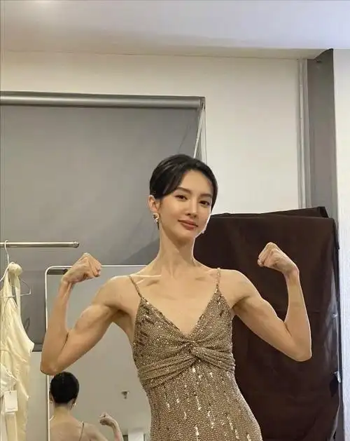 排骨胸骷髅身纸片人娱乐圈的病态审美真的好看吗