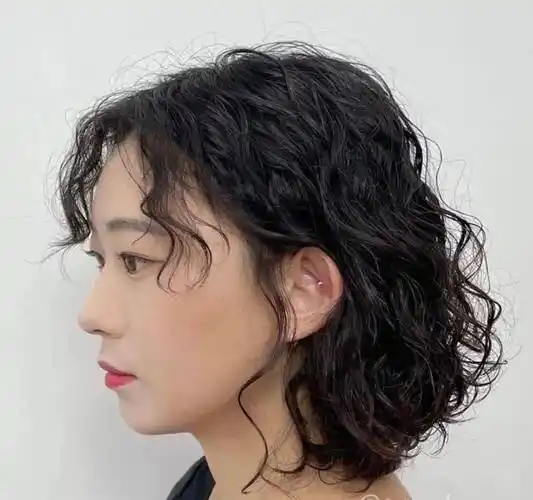 " 短发全头烫 " ,简单很耐看._发型_中国_jfxxsp