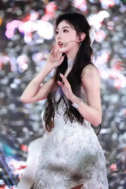 孔雪儿舞台上的红玫瑰