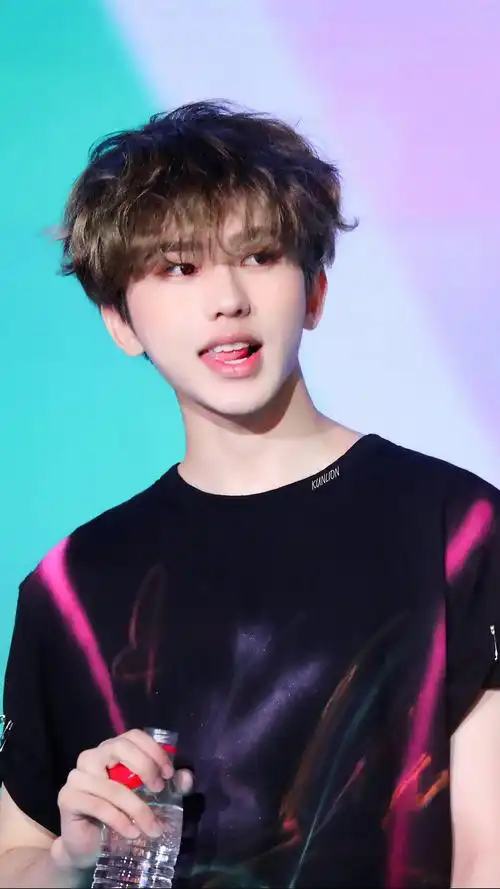 蔡徐坤九宫格脸色 图,又帅气又可爱