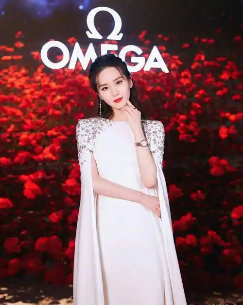 原创刘诗诗受邀出席香奈儿活动小香风套装裙精致优雅每一张都是经典