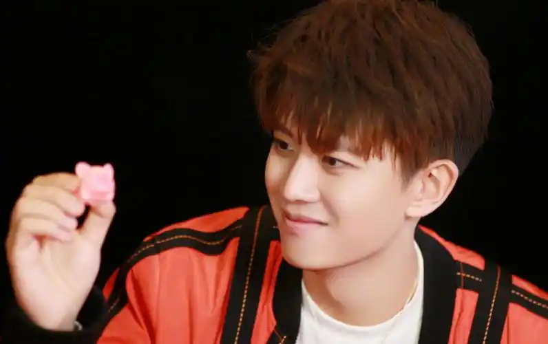 身材真好,任嘉伦为《蓝焰突击》练肌肉,满屏肌肉男气息