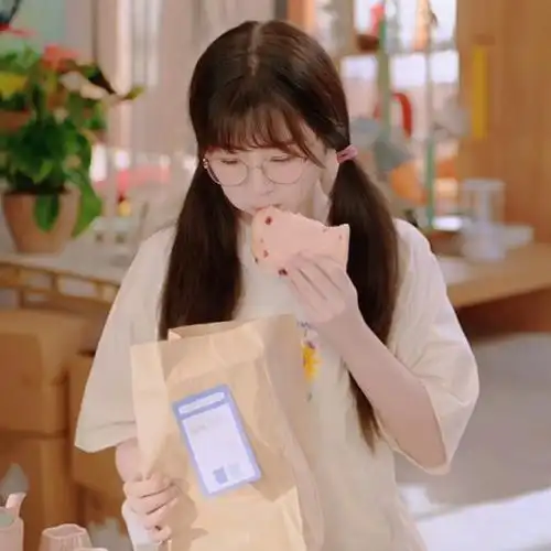 虞书欣超话#虞书欣虞美人#最近超心水双马尾欣做了一组美宝头像97