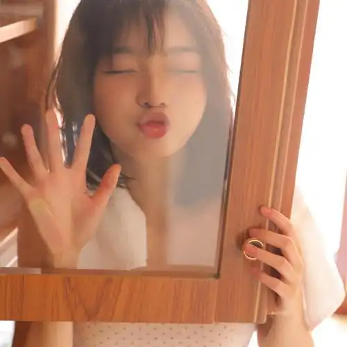 卖萌嘟嘴可爱女生头像