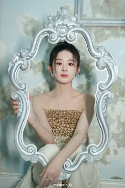 2006年,19岁的赵丽颖参加《雅虎搜星》比赛海