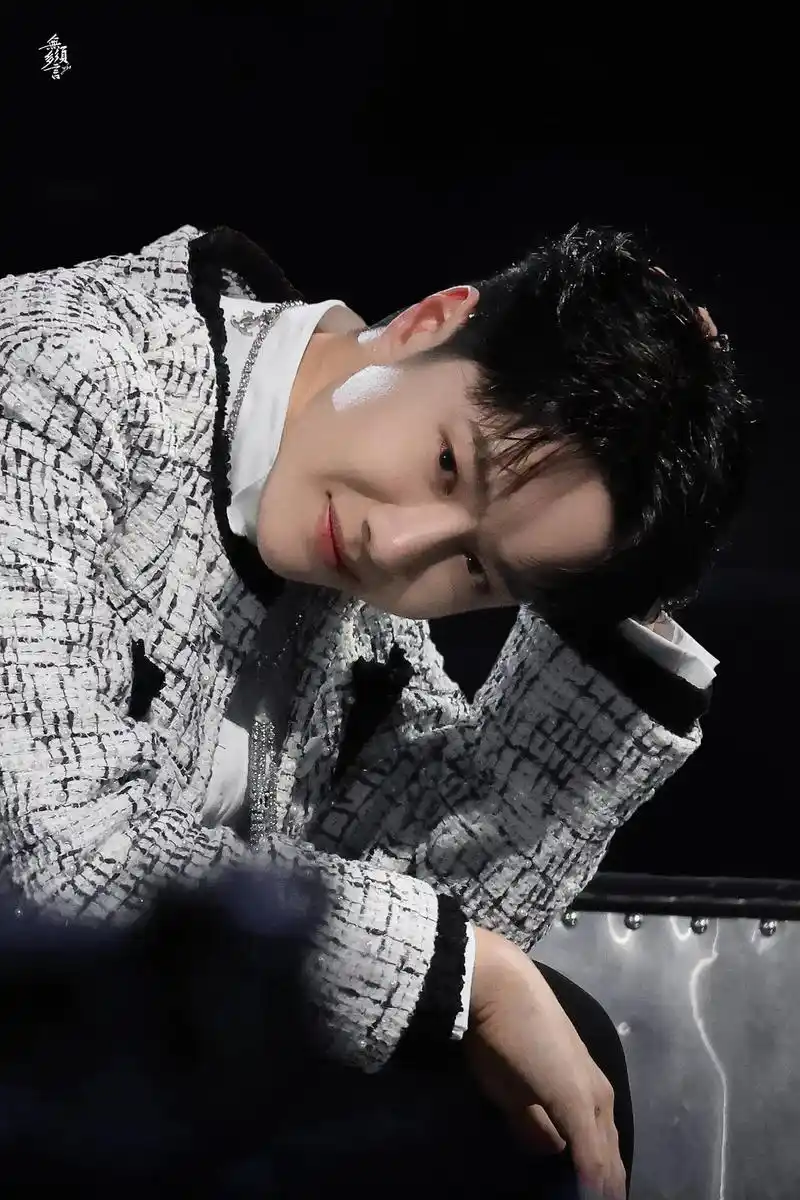 歪头可爱的小啵#宝藏男孩 #我的神仙爱豆 #王一博 - 抖音