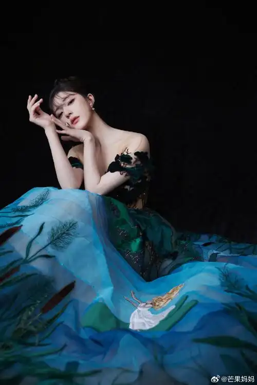 星光大赏红毯##赵露思丛林公主造型