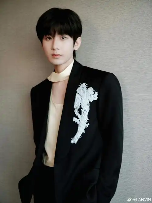 #lanvin##lanvin全球代言人成毅##lanvin2024春夏系列##爱要心动##202