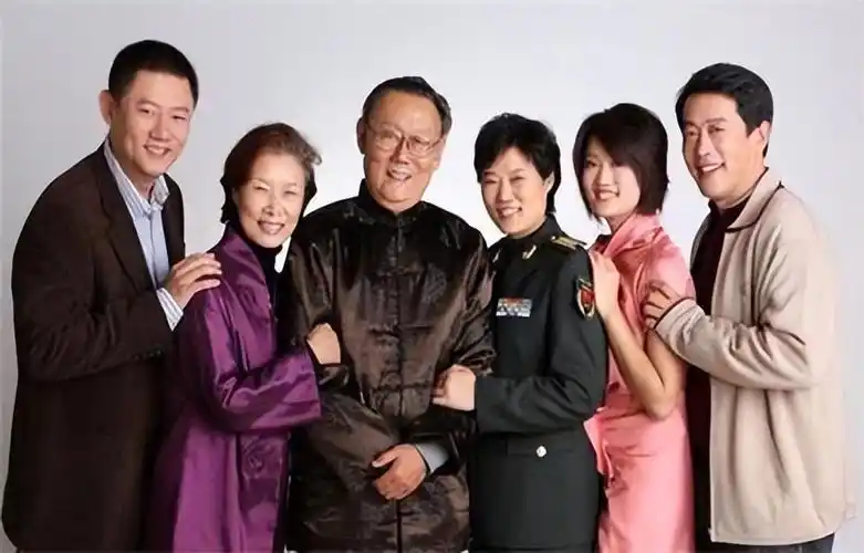 回顾吕中嫁同学恩爱一生今儿子儿媳是她的骄傲女儿是国人骄傲