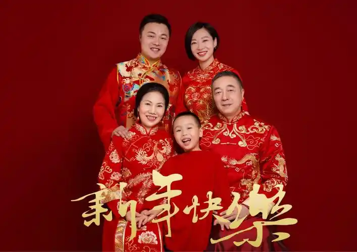 孙子5岁了才正儿八经照了个全家福