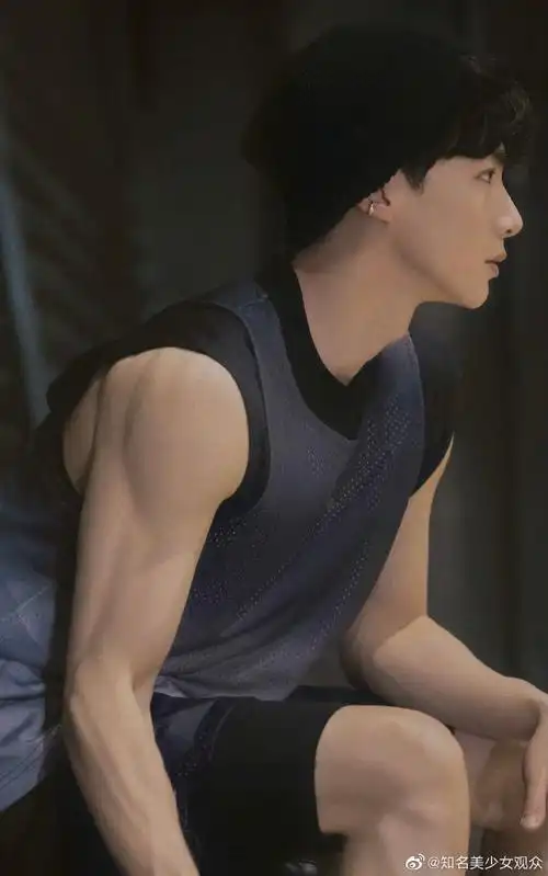 白敬亭肌肉vs井柏然肌肉