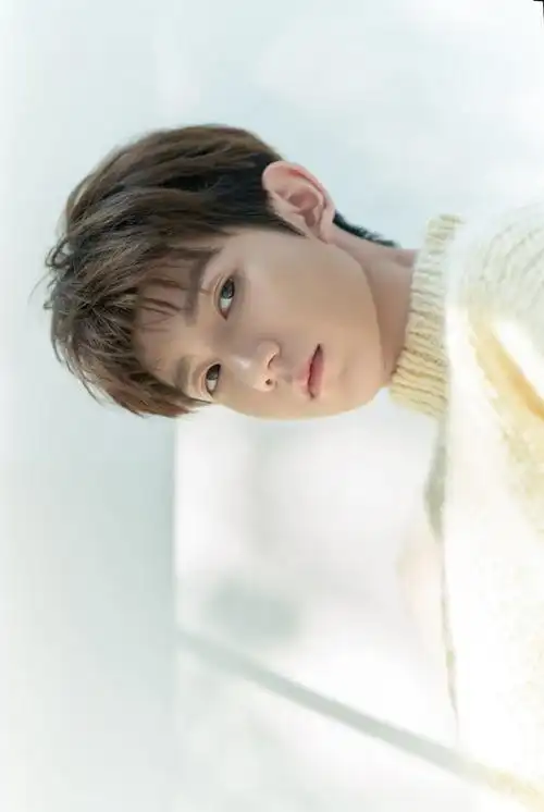 王源超话20岁的这组图一直都存在手机里面 特别喜欢 每次穿毛衣都很