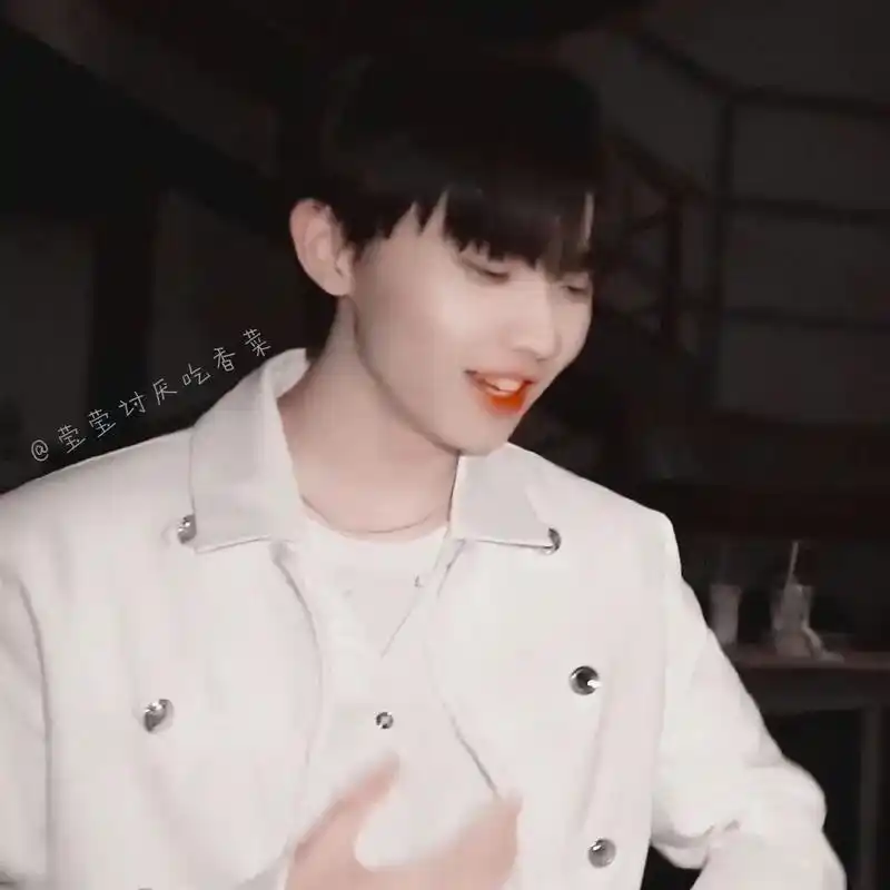 "姐姐这杯子太浅了,牛奶05都溢出来了"#马嘉祺 #莹莹讨厌 - 抖音