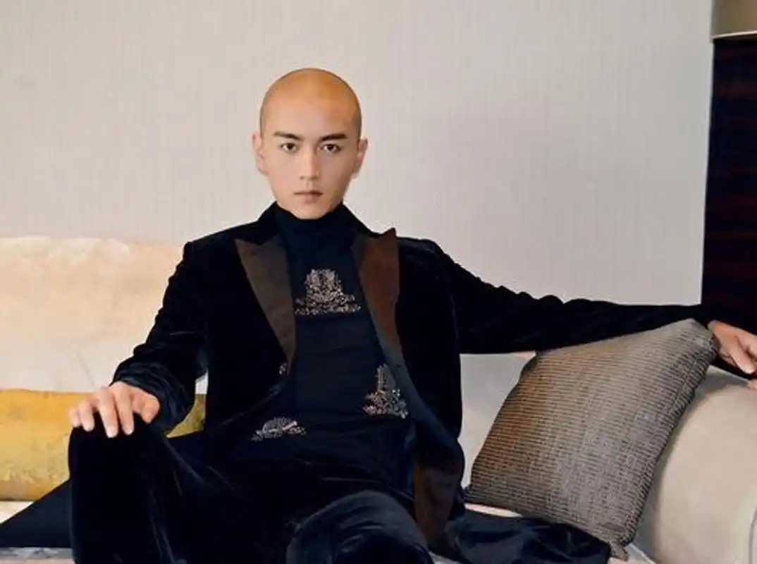 剃光头才知道帅不帅:吴亦凡帅气,刘德华成熟,唯独李晨不一样