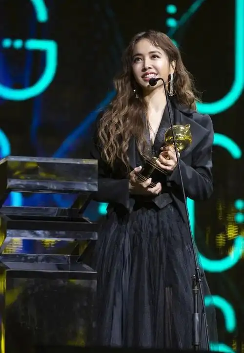 华语唱跳女歌手top1从地才到天后的的蔡依林40岁晒好身材高度自律的人