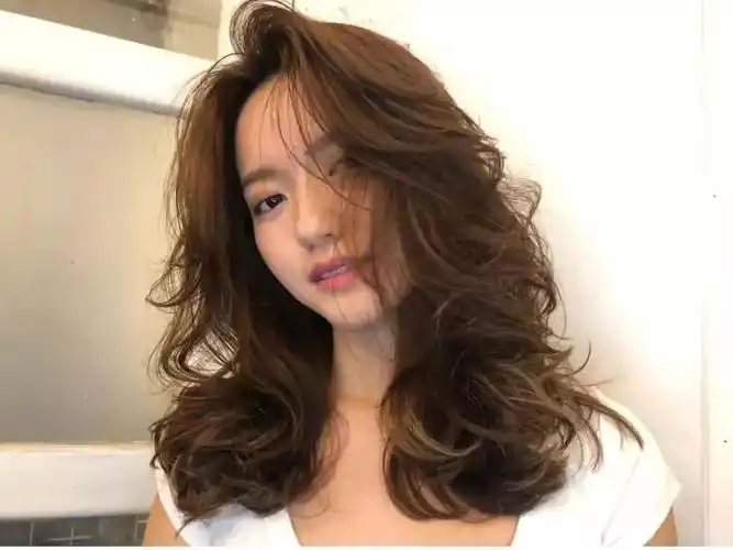 气质长卷发大波浪发型网红大波浪发型女人味十足