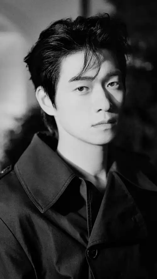 魏大勋男人风尚九月刊封面##魏大勋秋千pose大片