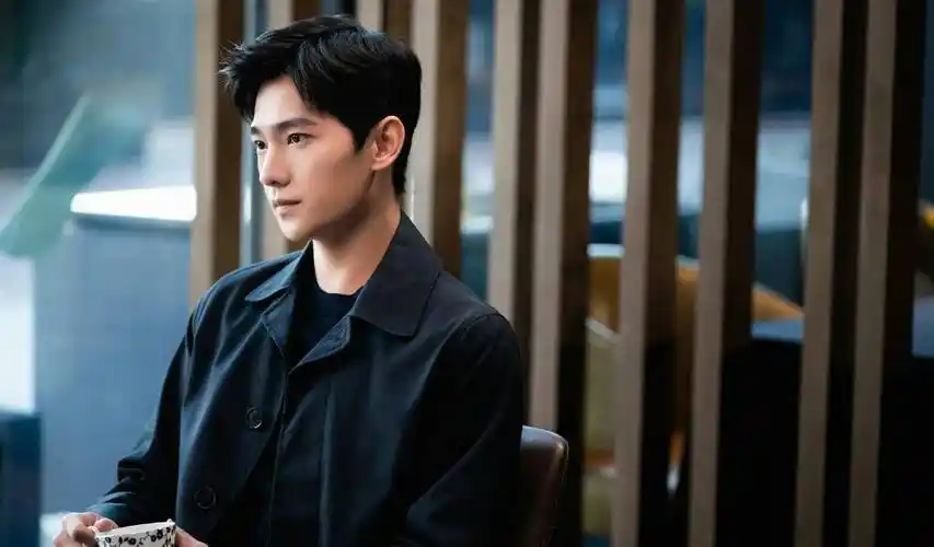 《你是我的荣耀》于途从《微微一笑很倾城》到现在,杨洋似乎都没怎么