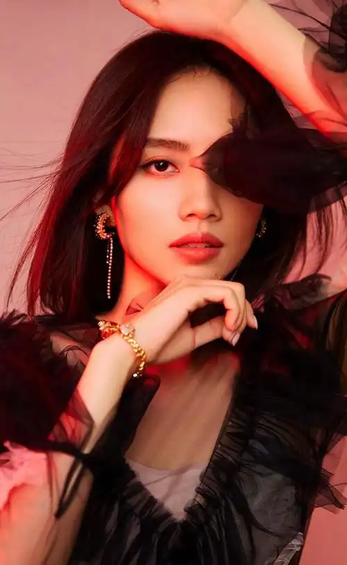 刘惜君高清淡雅美照,时尚俏丽!__财经头条