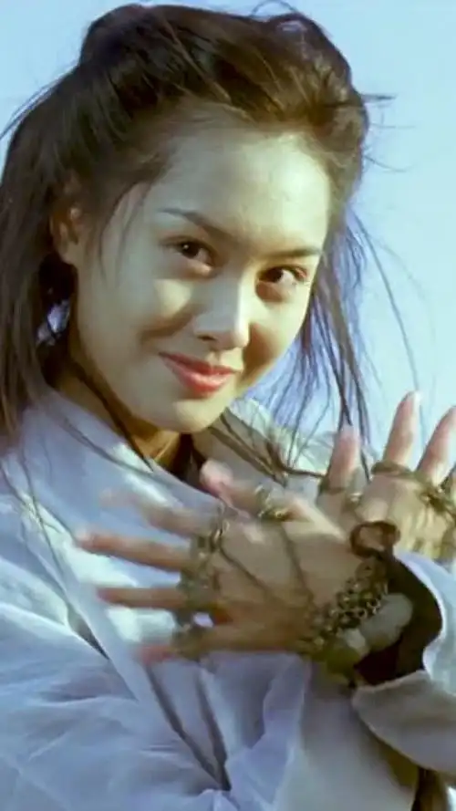 最美紫霞仙子朱茵,眨眼睛的那一刻最迷人,你们还记得她吗