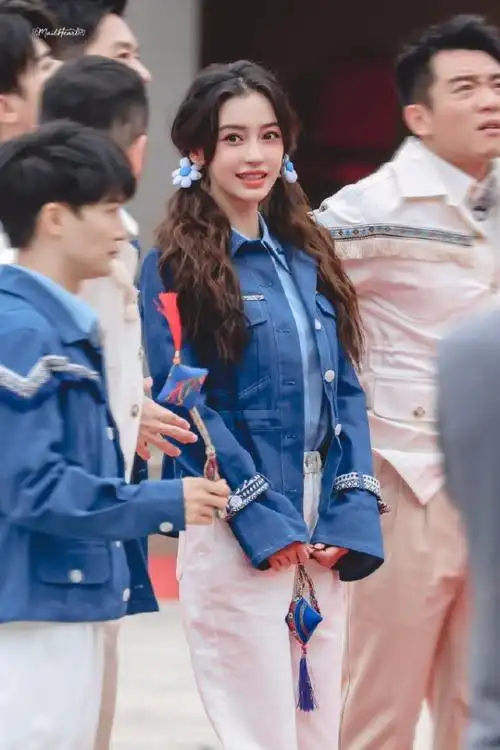 baby跑男新路透释出扎麻花双马尾清爽可爱