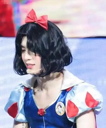 范丞丞女装cos白雪公主眉眼神似范冰冰姐弟俩基因太强大