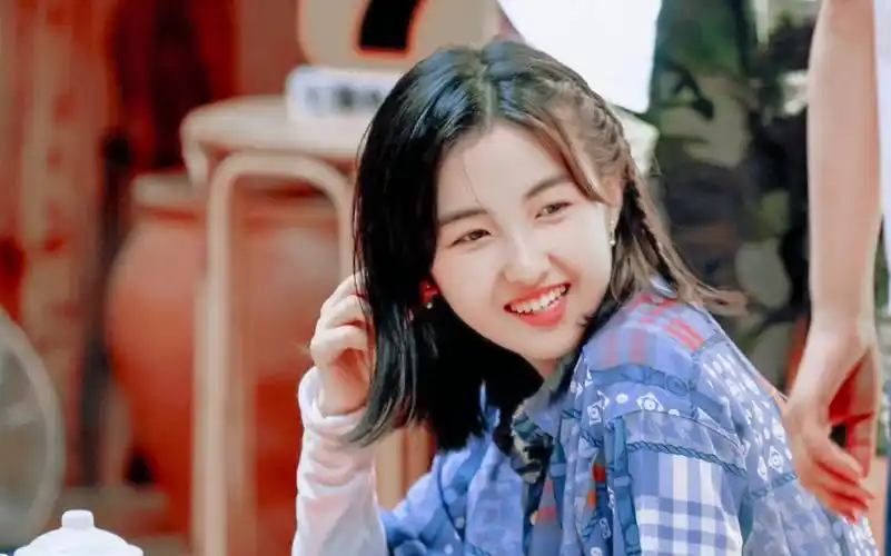 【张子枫】【治愈系】是笑起来最治愈的妹妹_哔哩哔哩_bilibili