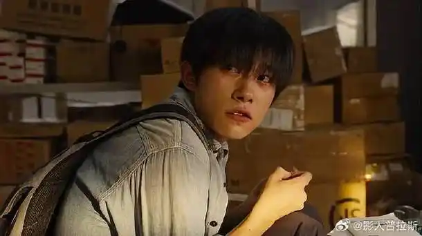 易烊千玺|送你一朵小红花_新浪新闻