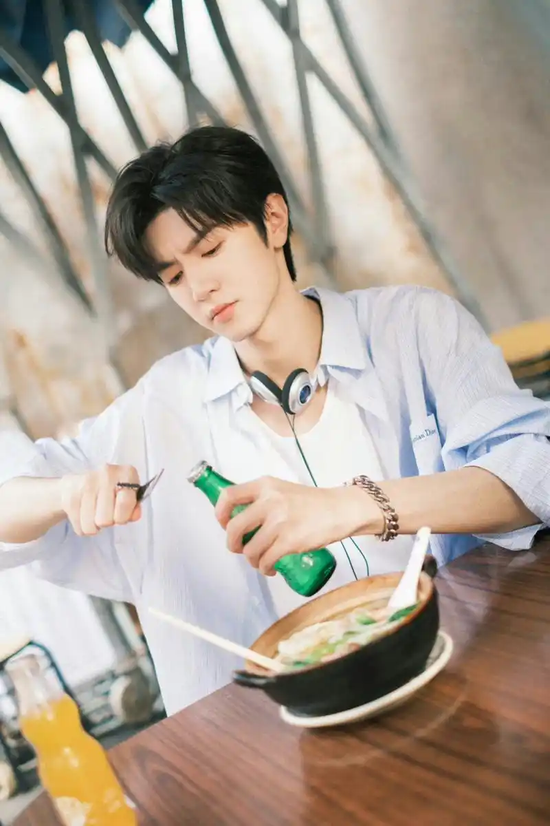 好喜欢陈哲远这组写真 清新又日常