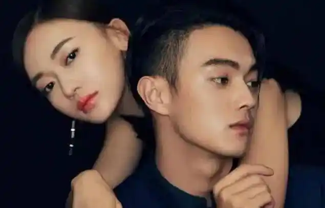 是许凯被扒出与白鹿恋情后,很多网友都猜测两人分手是因为吴谨言加入