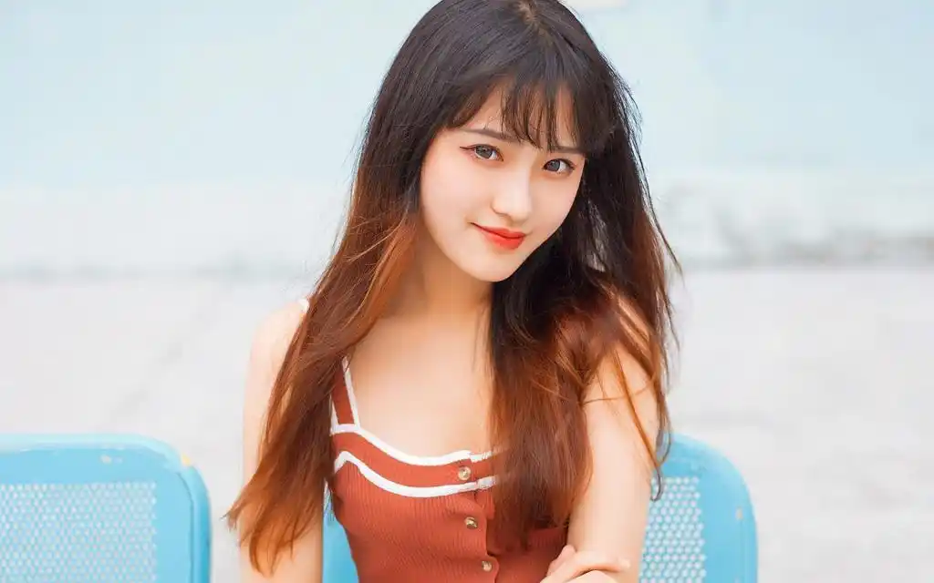 长相甜美女孩户外写真