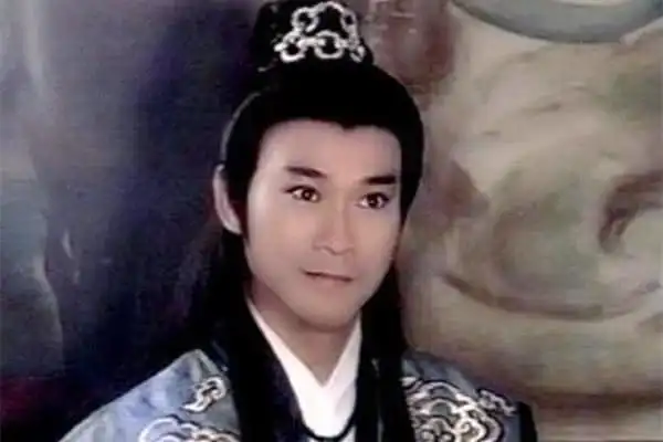 郑少秋与小17岁妻子现身机场,女儿是他一生的痛