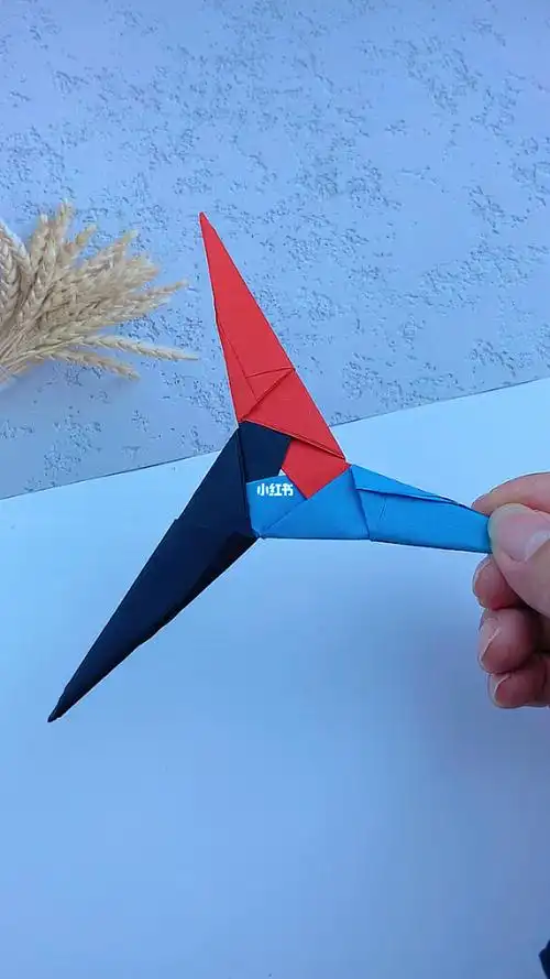 炫酷经典的三角纸飞镖