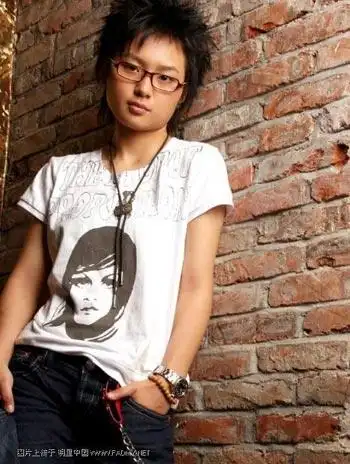 周笔畅从出道以来,就以中性的风格深受大家喜欢.