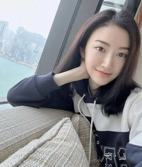 景甜短发运动装青春活泼写真,恬静温婉,优雅迷人!_高清图集_新浪网