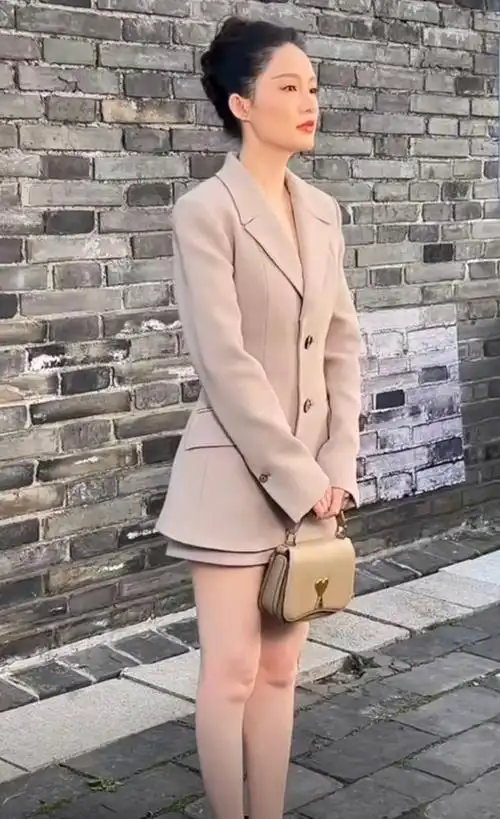 苏州时尚红毯,惠英红气场全开,李沁只惊艳了下半身,我却被言承旭迷了