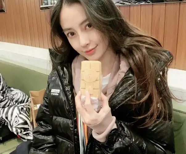 小海绵三岁生日,杨颖晒出正面照,和爸爸像是复制粘贴!