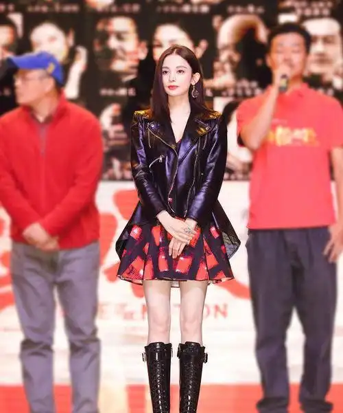 精修图里的古力娜扎依旧还是那么美,净身高就有1米72的她胖点又算什么