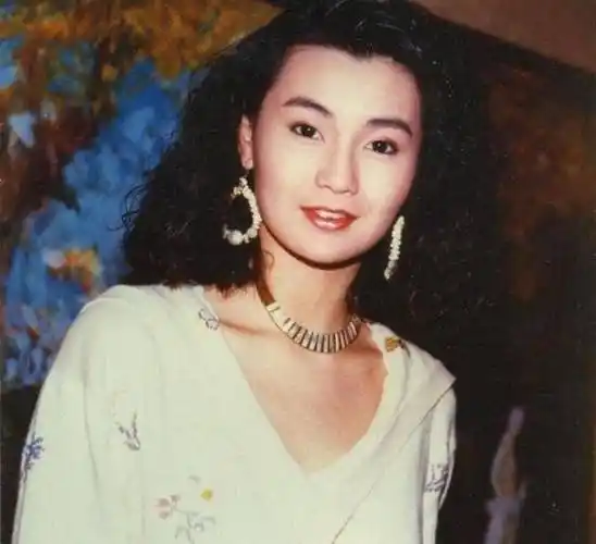 原创55岁张曼玉过得怎么样从照片上看稍微胖些会更漂亮