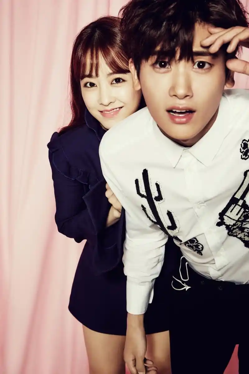 《大力女子》朴炯植朴宝英情侣画报回顾!狗狗cp甜度超标爆炸可爱