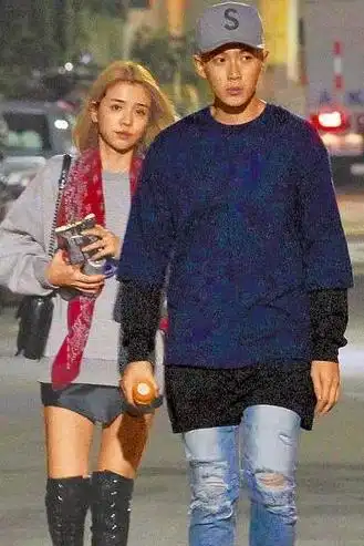 还不承认恋情?柯震东带李毓芬"见公婆"被拍