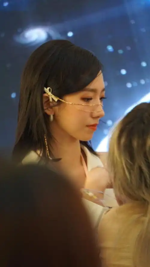 孟美岐上海签售会生图