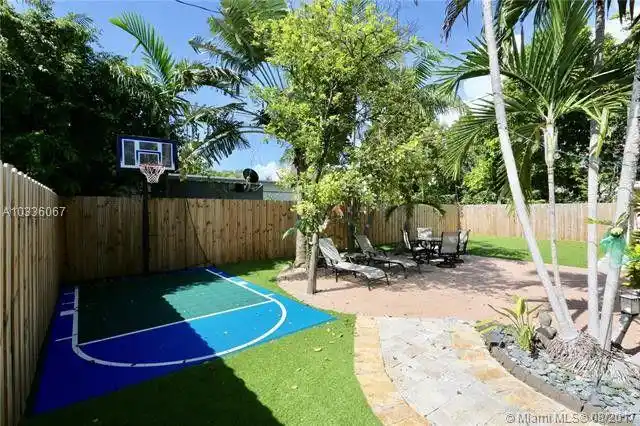 miami beach中心独立别墅 3卧2卫 采光充足 私密围栏后院 院内篮球场