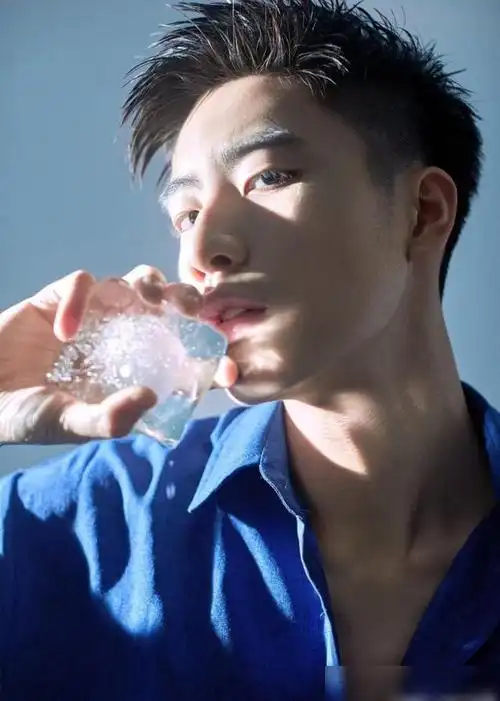 大长脸小虎牙1米87身高竟这么迷人网友他红只是时间问题