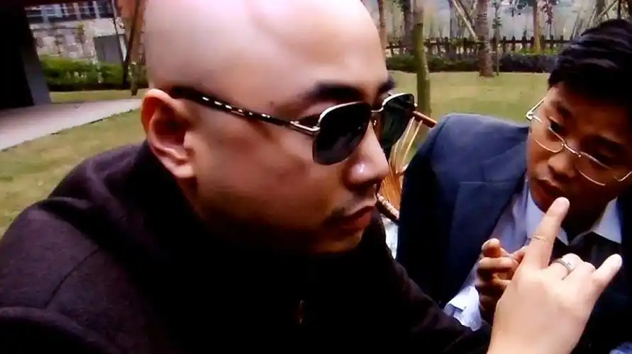 经典喜剧《疯狂的石头》,黄渤徐峥早期作品演技炸裂,超好看!