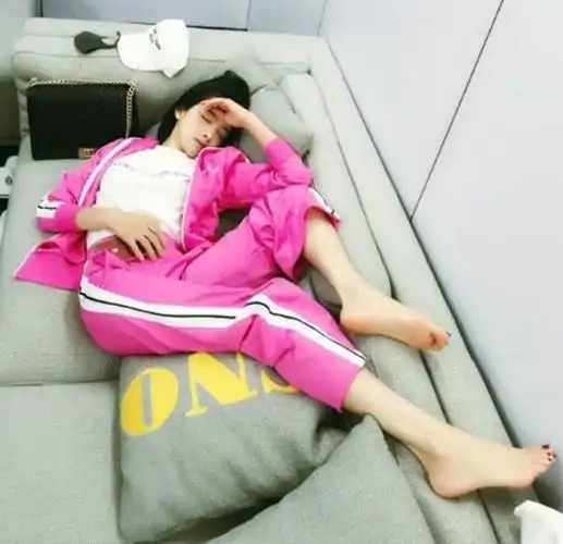 热巴超萌萌,王菲霸气,而图5却像睡美人!