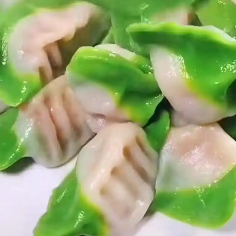 我的彩色饺子来了,快来围观,都是用蔬菜汁子和的面,营养健康