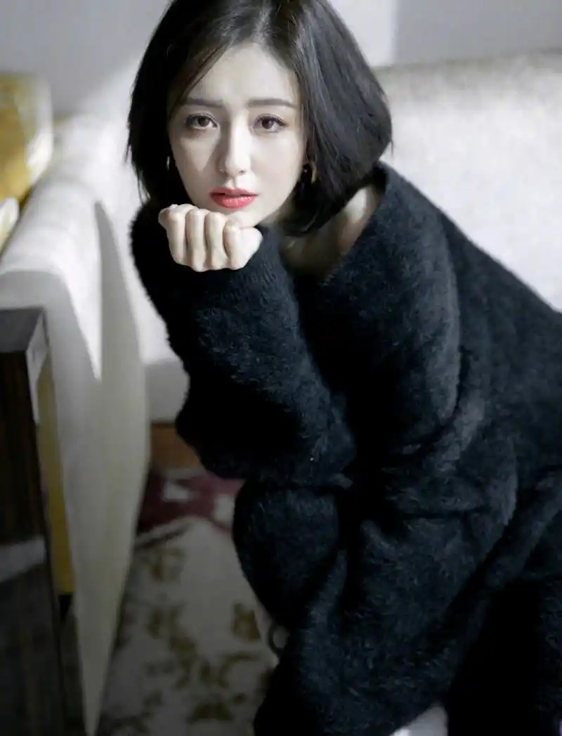 佟丽娅短发也太好看了,温柔甜美,精致洋气又减龄,真的是越来越美了!